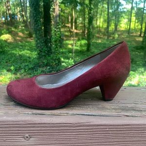 Easy Spirit suede berry colored heels